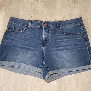Womens Time and Tru blue jeans shorts.